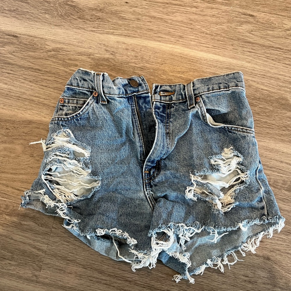 Levi’s shorts w/ butt rip